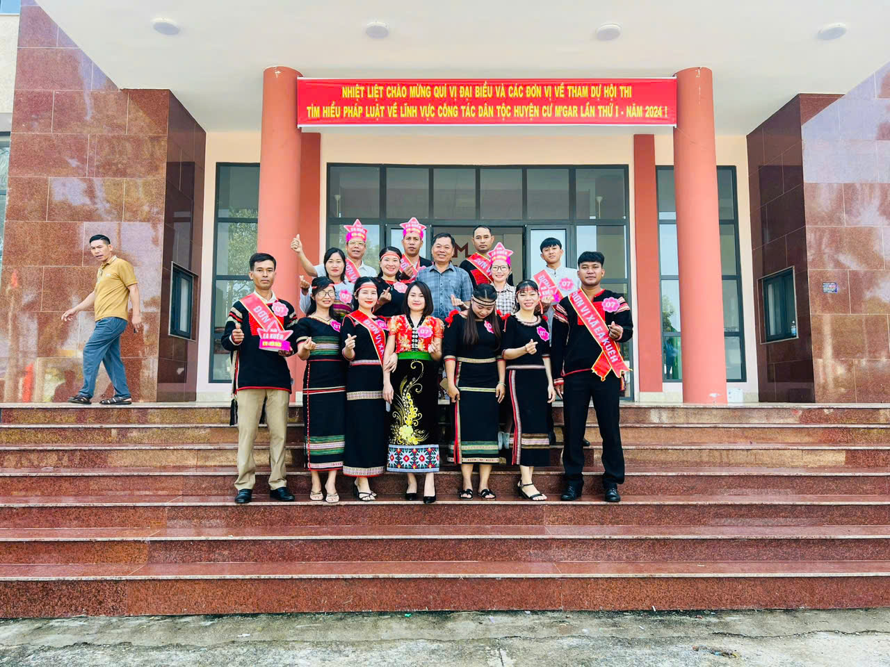 dân tộc 2